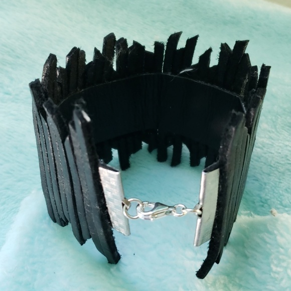 Black 100% Leather Uneven Wrist Wrap - Picture 2 of 8